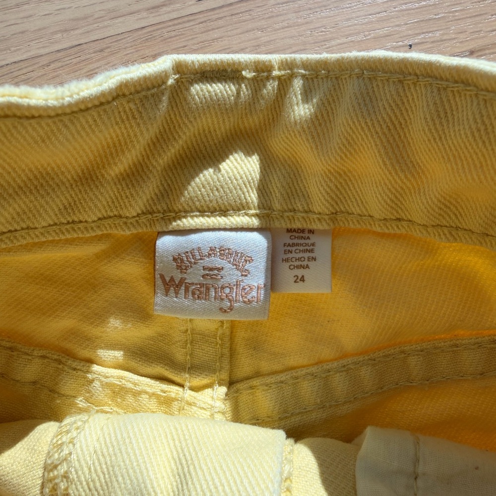 Wrangler Lemon High-Waisted Women's Shorts - Picture 7 of 9